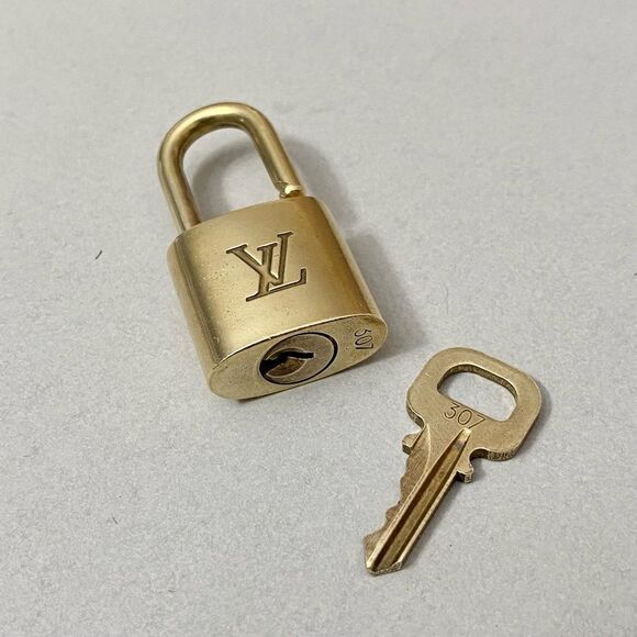 LOUIS VUITTON Lock and key 🔐 on Gold Tone Necklace #307 - Picture 5 of 14